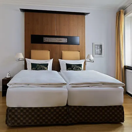 Elephant Weimar, Autograph Collection