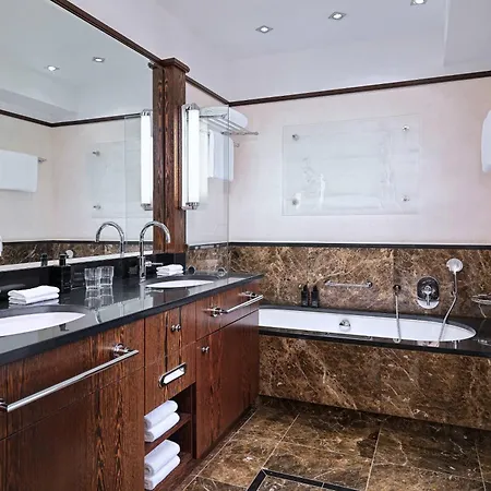 Elephant Weimar, Autograph Collection Hotel 5*