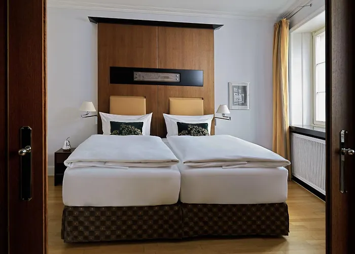 Elephant Weimar, Autograph Collection