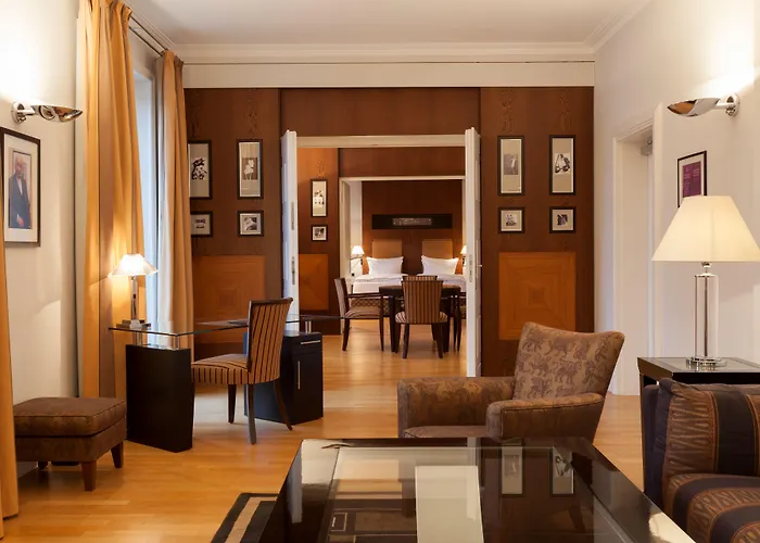 Elephant Weimar, Autograph Collection فايمر